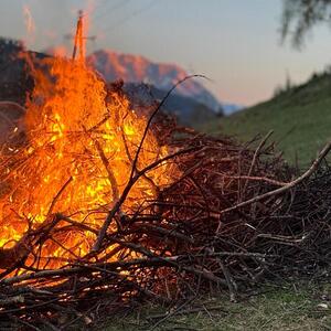 Entzünden des Osterfeuers