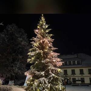 Christbaum am Dorfplatz